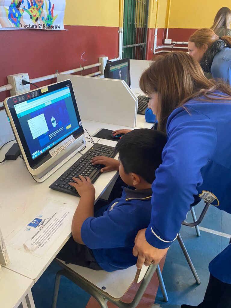 Abren cupos para programa de formación docente gratuito en Ciencias de la Computación 